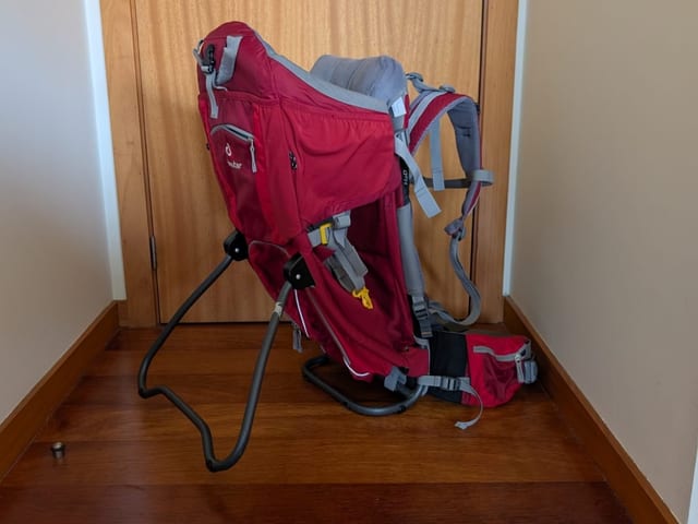 Mochila-canguru Deuter para criança